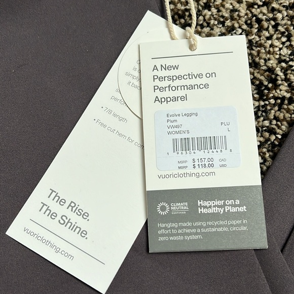 Vuori Women’s Evolve Plum Legging, NWT - Picture 2 of 8